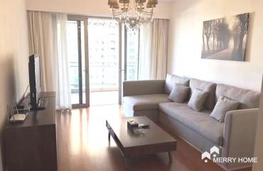 Marvelous 3br apt with big balcony to rent in Yanlord Town
